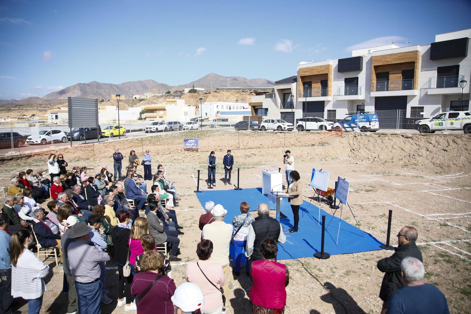 Las imágenes de la primera piedra del Centro de mayores en Balanegra