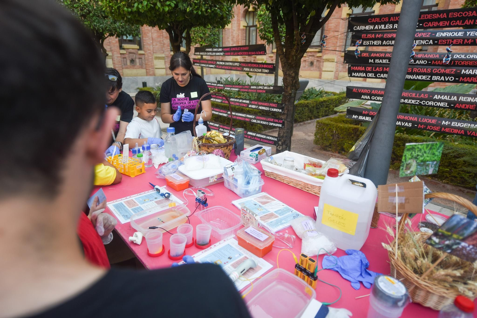 Las mejores fotos de la Feria de los Ingenios, el cierre de la Noche de los Investigadores en Córdoba
