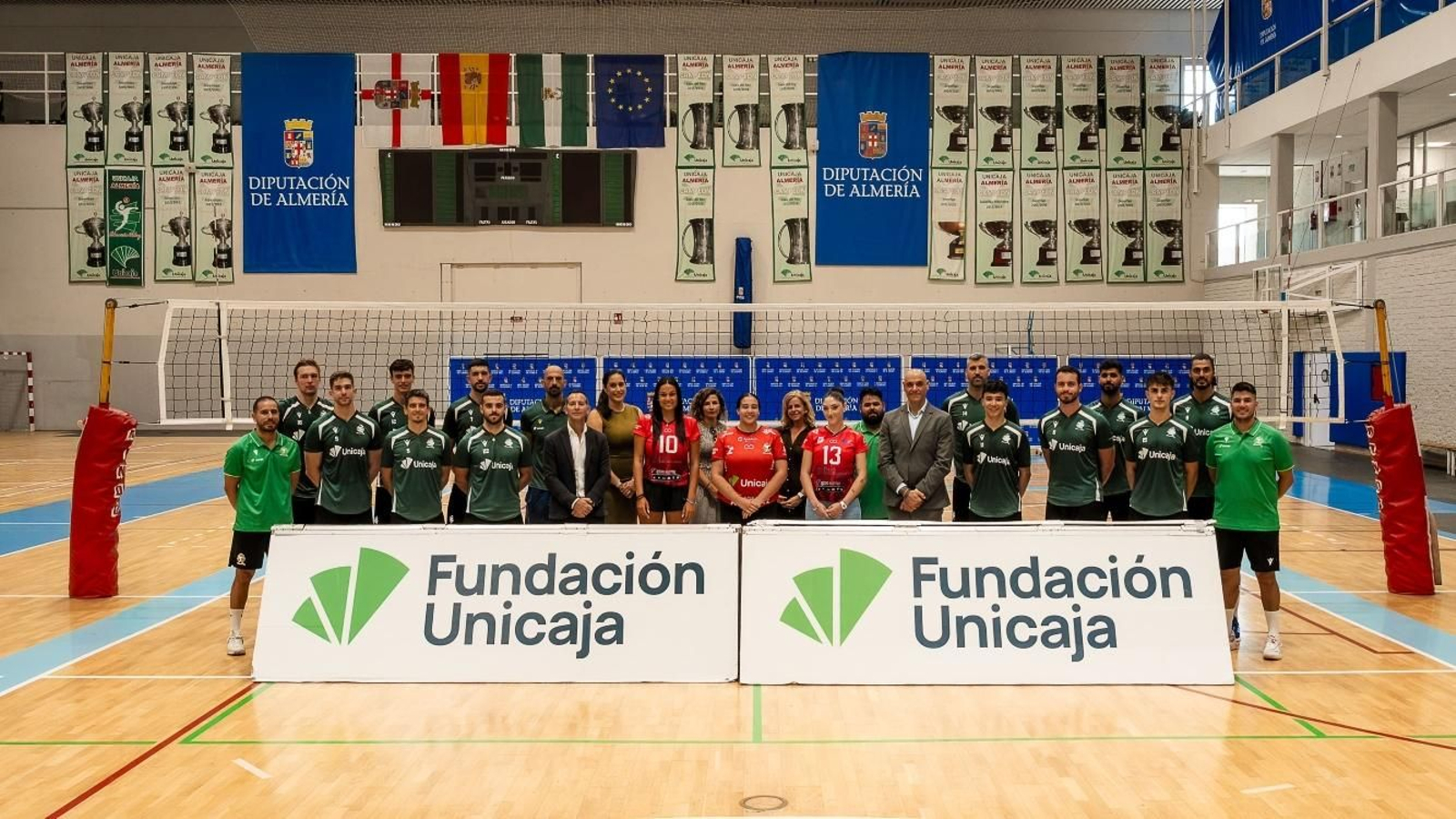 Fundación Unicaja renueva su apoyo al Club de Voleibol Unicaja Costa de Almería.