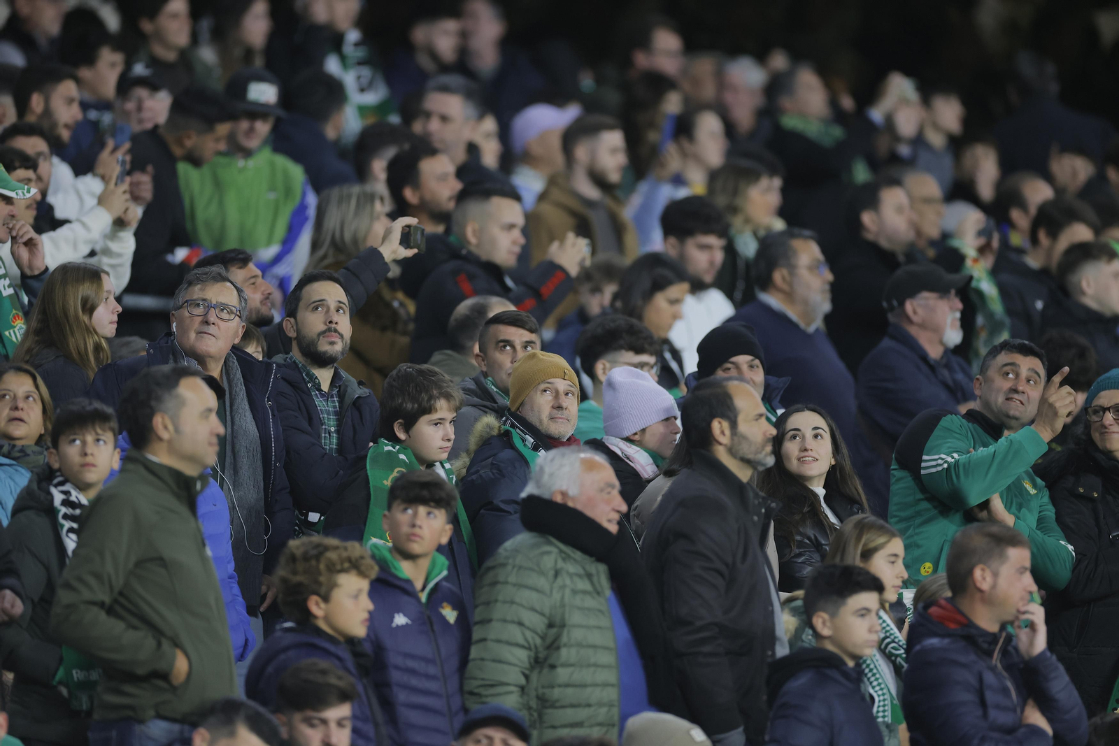 Búscate en las fotos del Betis-Girona