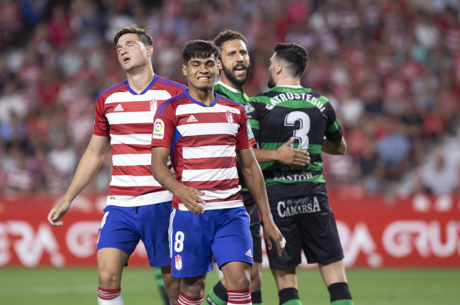 Matías Arezo se lamenta en el partido ante el Racing.