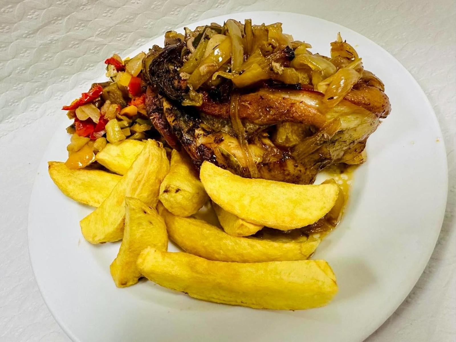 Codillo al horno en Las Salinas.