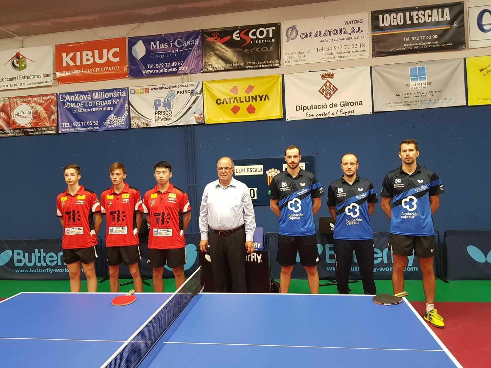 Formaciones iniciales de ambos equipos antes de comenzar el partido.