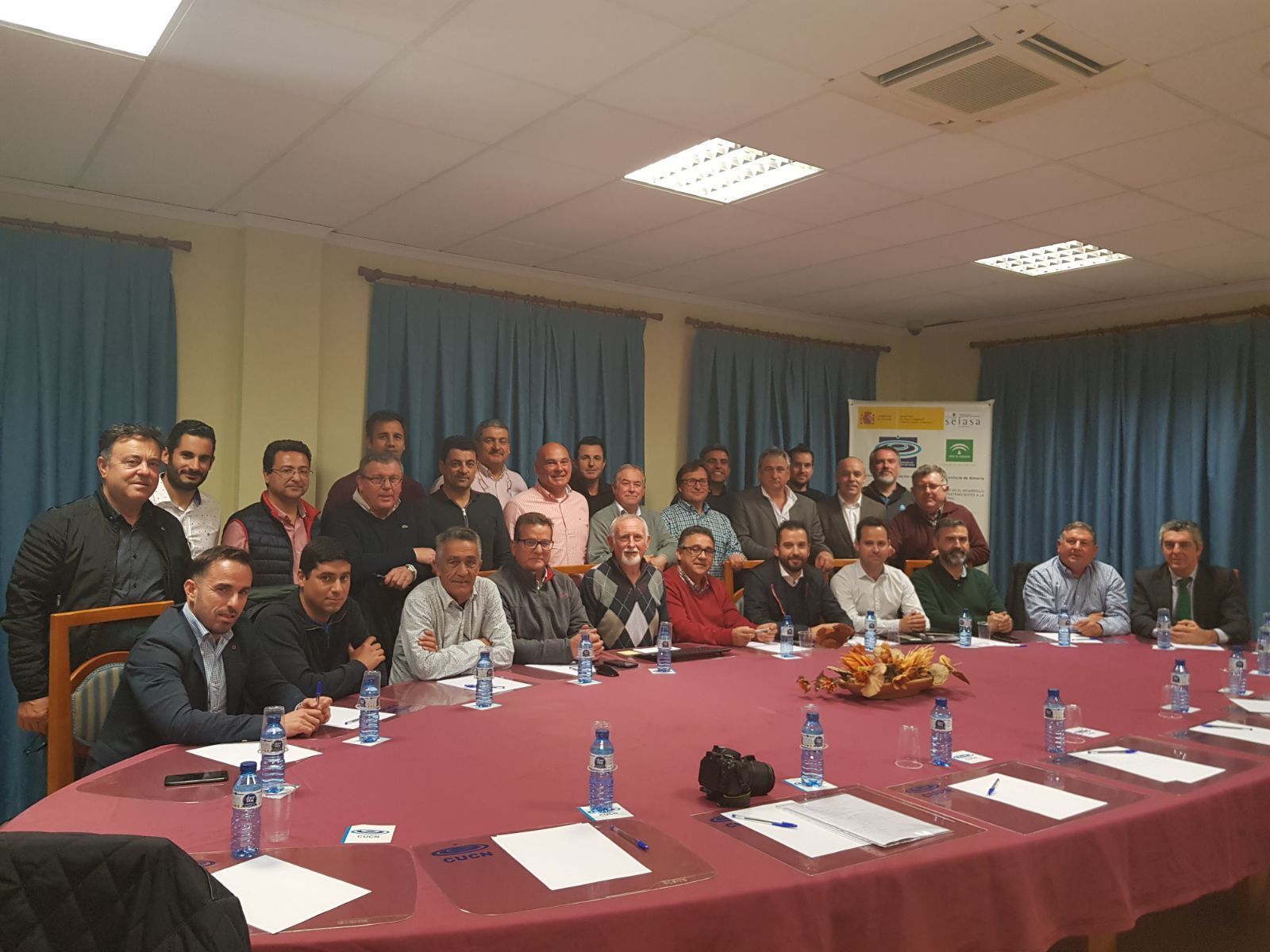El presidente de la CUCN, Antonio López, se reunió ayer con los empresarios y agentes del sector agroalimentario referentes en la provincia.