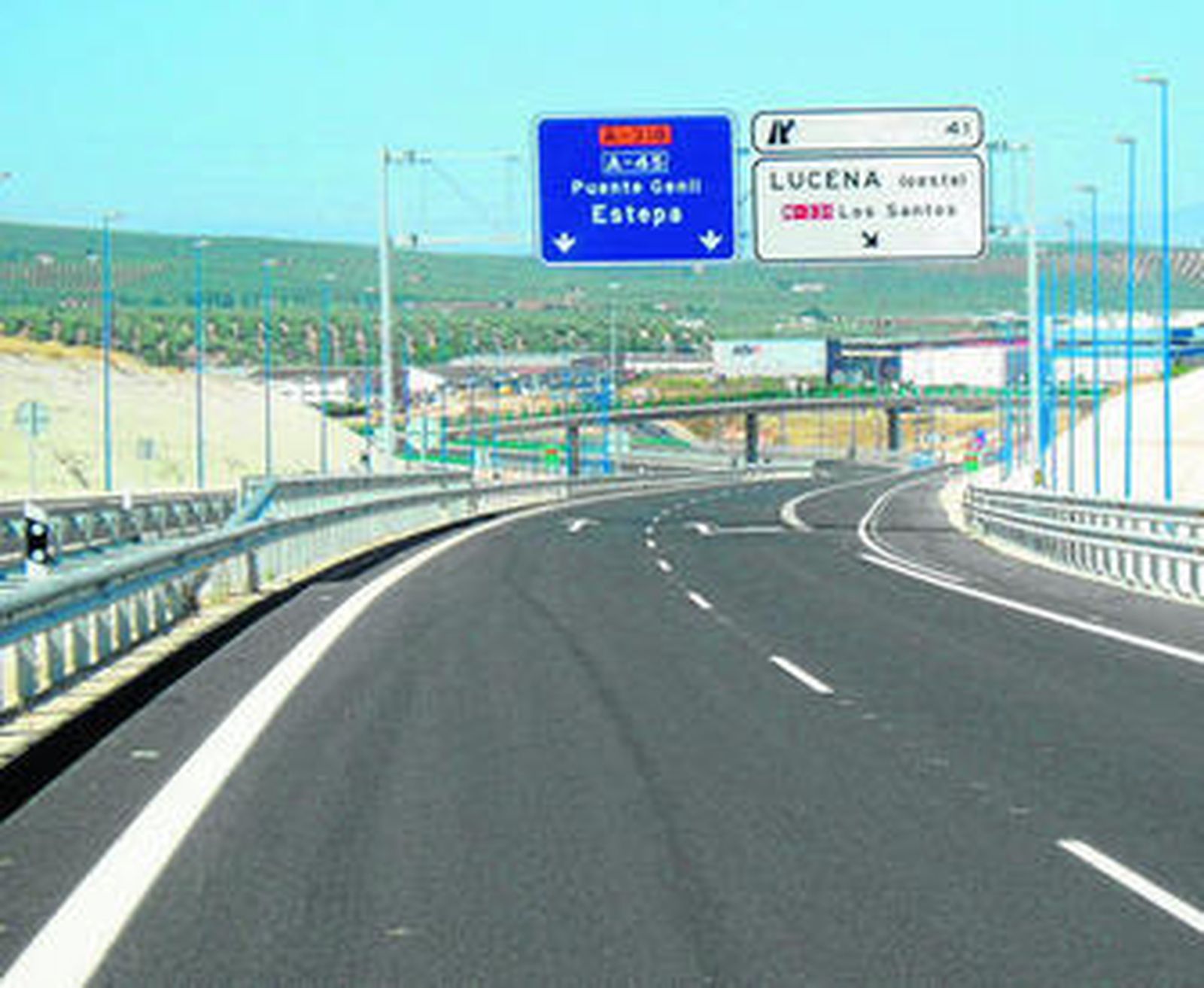 Tramo de la Autovía del Olivar entre las ciudades de Cabra y Lucena.