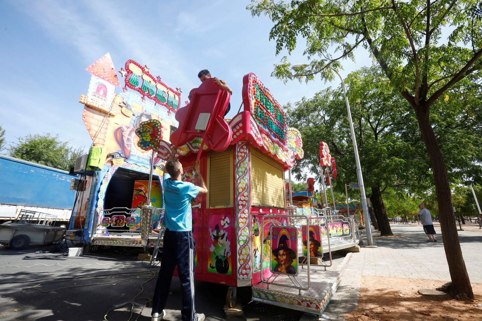 El montaje de la Velá de la Fuensanta, en imágenes