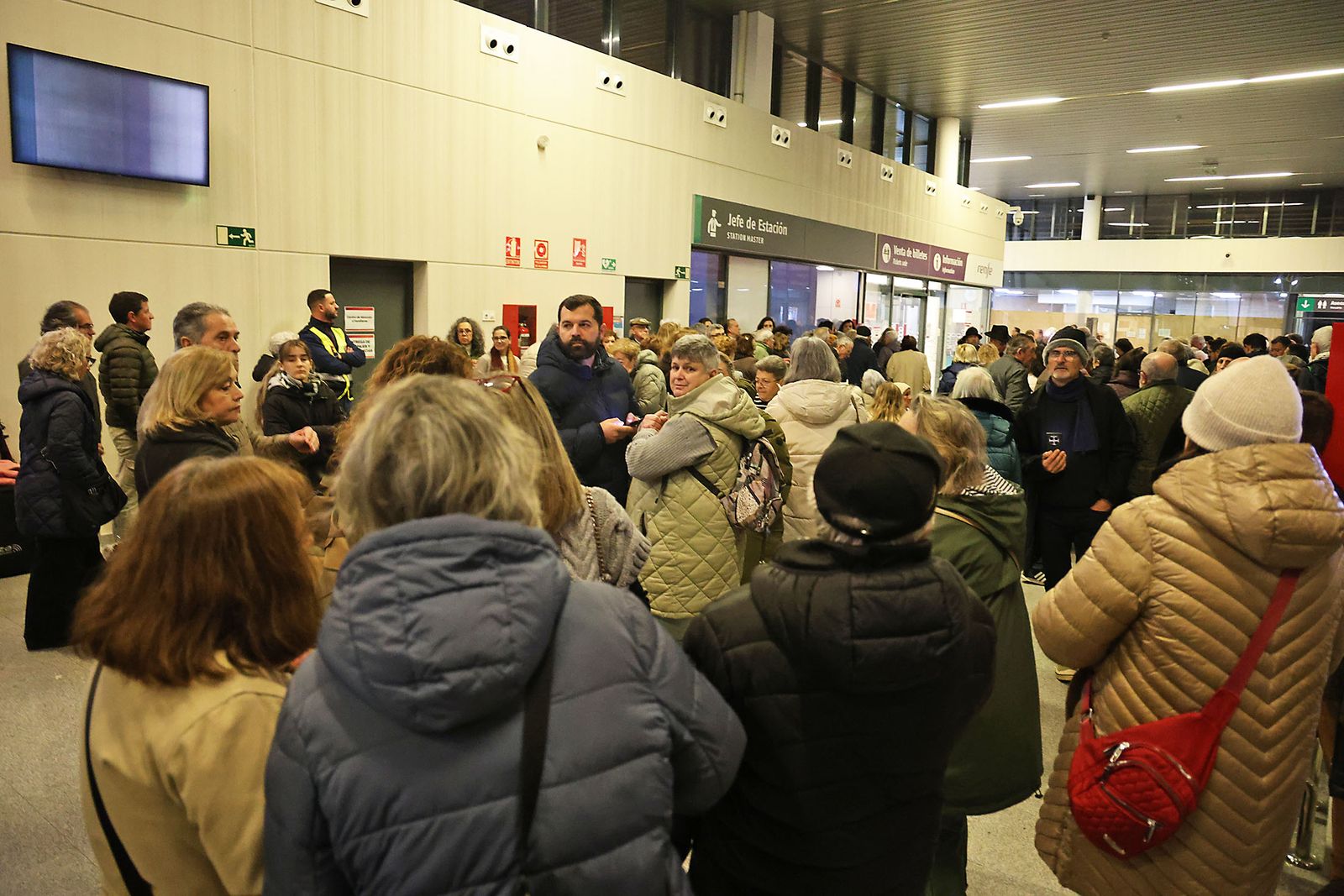 Las fotografías de la vigilia por los fallecidos en el accidente de tren  de Adamuz