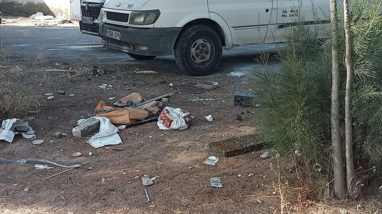 Más basura olvidada en Jerez.