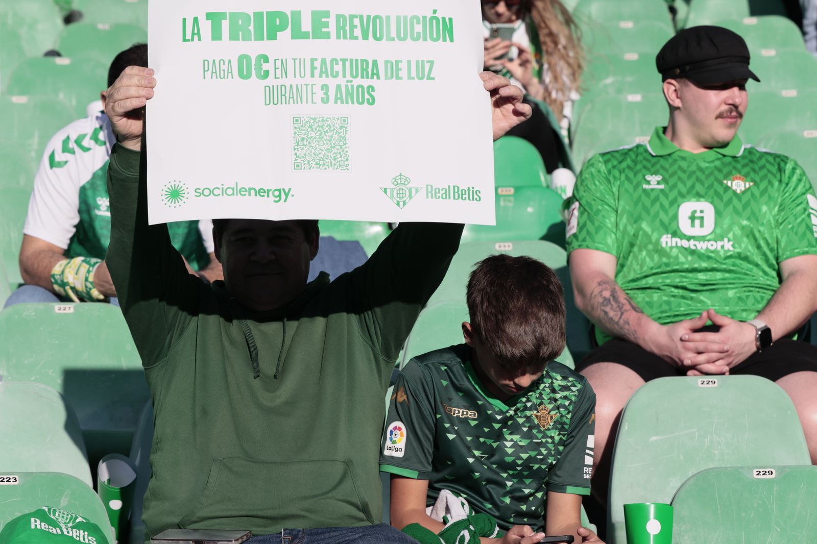 Buscáte en las gradas del Villamarín