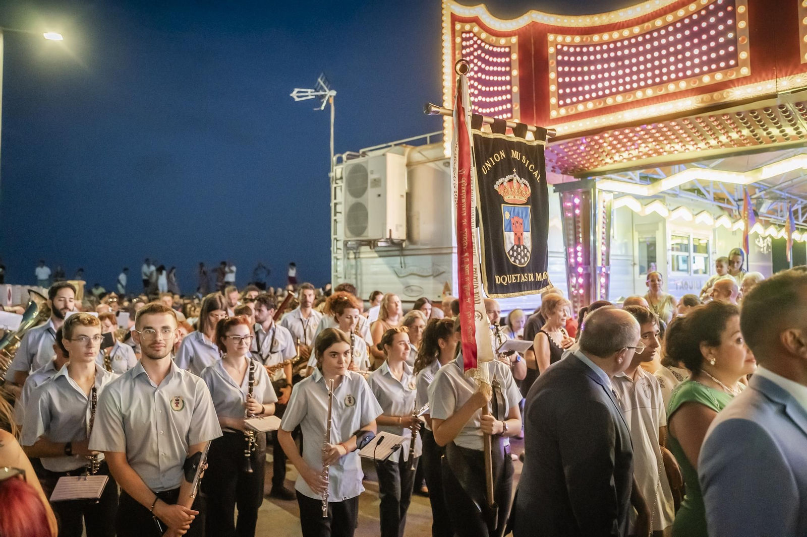 La procesión de la Virgen del Carmen y Santa Ana pone el broche final a las fiestas del Puerto de Roquetas