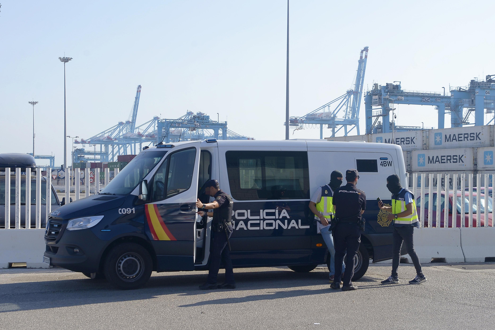 Fotos de la redada de la Policía Nacional en el puertode Algeciras