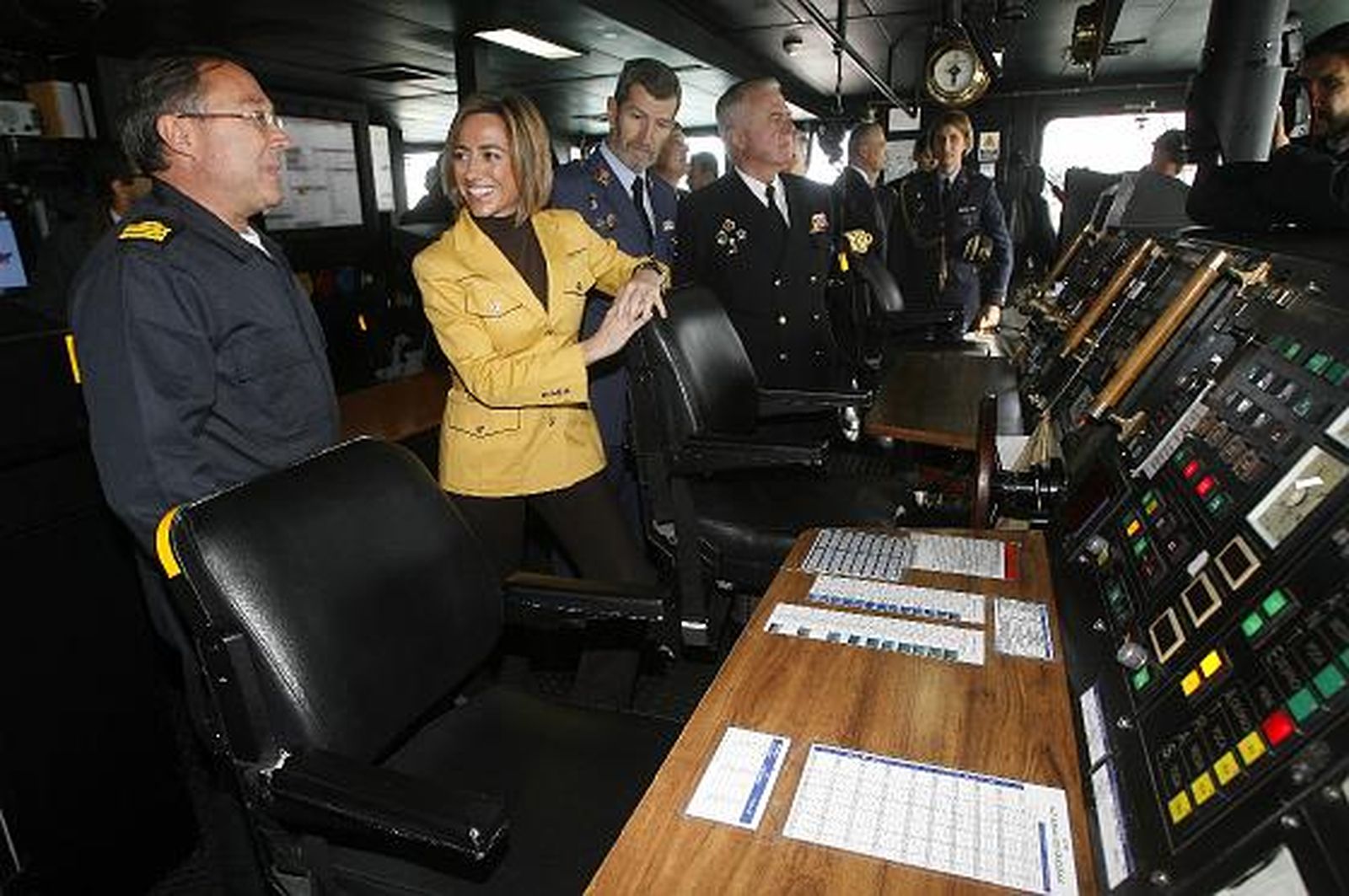 La ministra Chacón despide en Rota al ´Patiño´, que se incorpora a la operación Atalanta en aguas de Somalia. 

Foto: Borja Benjumeda