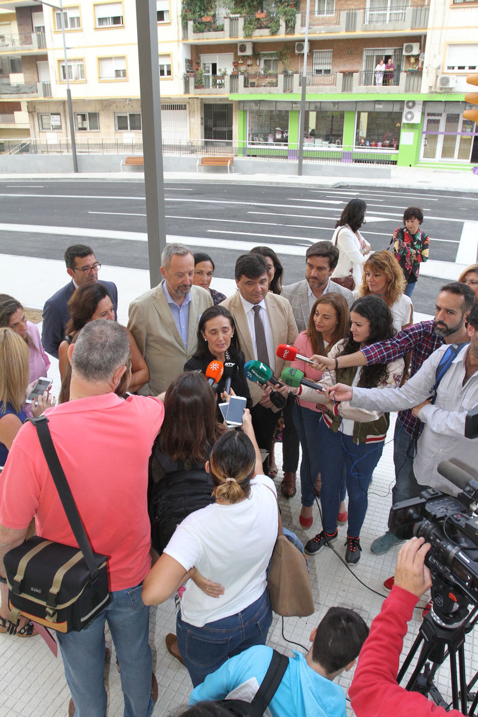 Reapertura de la Avenida de Cádiz al tráfico.