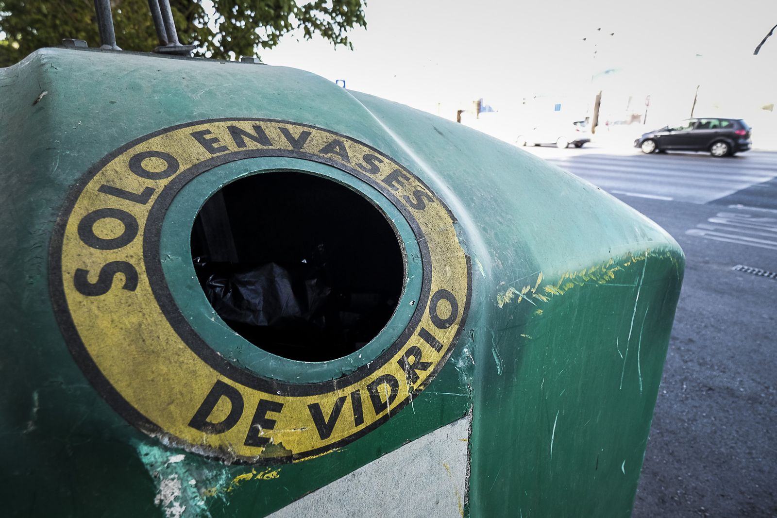 Contenedor de recogida de vidrio en Cádiz.