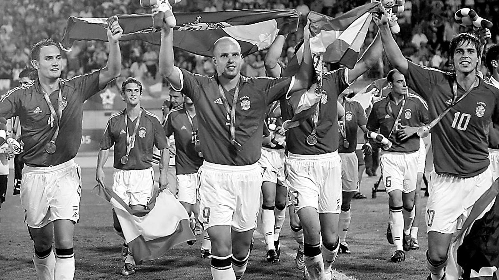 Carlos García, a la izquierda en el paseillo de honor con el oro de 2005. Carlos García, a la izquierda en el paseillo de honor con el oro de 2005.