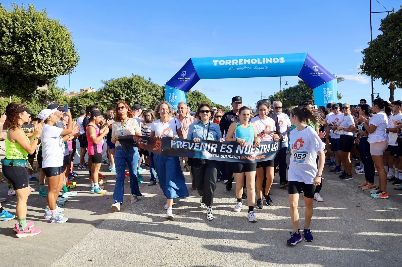 Las fotos de la Carrera Solidaria No Más Suicidios en Torremolinos