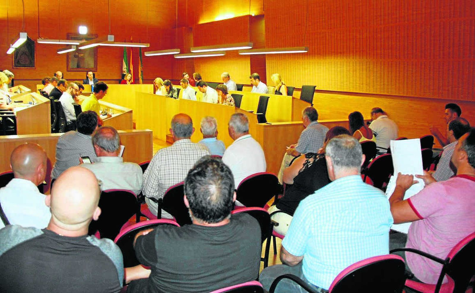 El pleno celebrado ayer estuvo marcado por la imposibilidad del Gobierno local de sacar adelante sus propuestas.