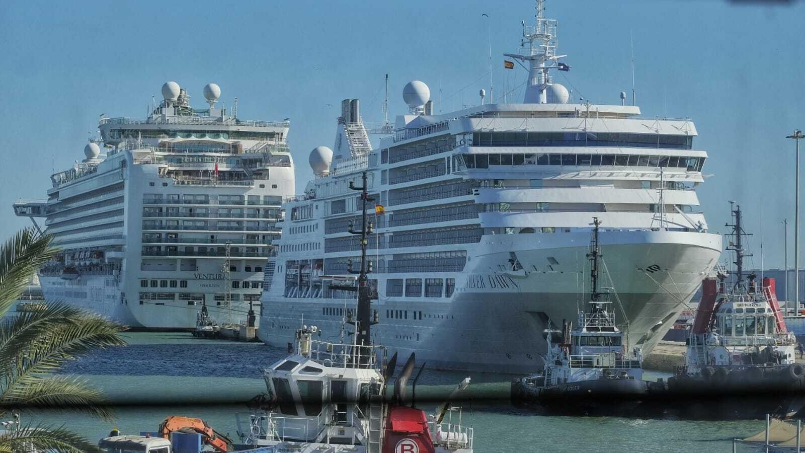 El Silver Dawn y el Ventura, atracados en el Muelle Marqués de Comillas