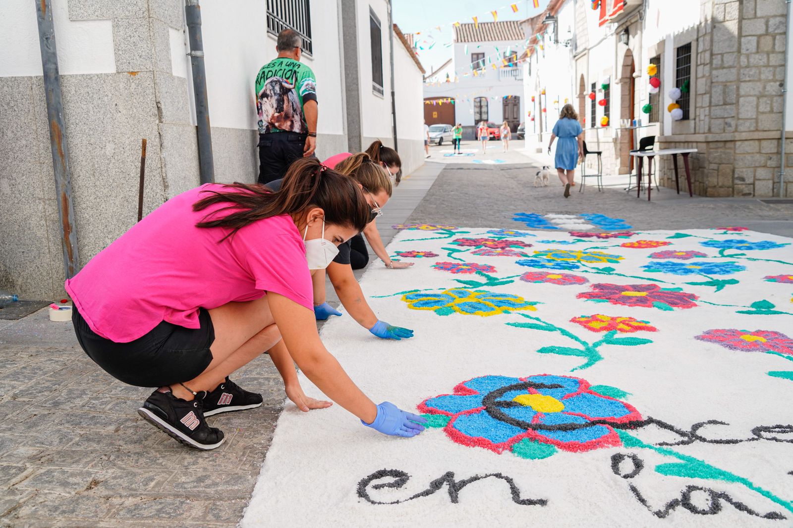 Las alfombras de Dos Torres por San Roque, en imágenes.