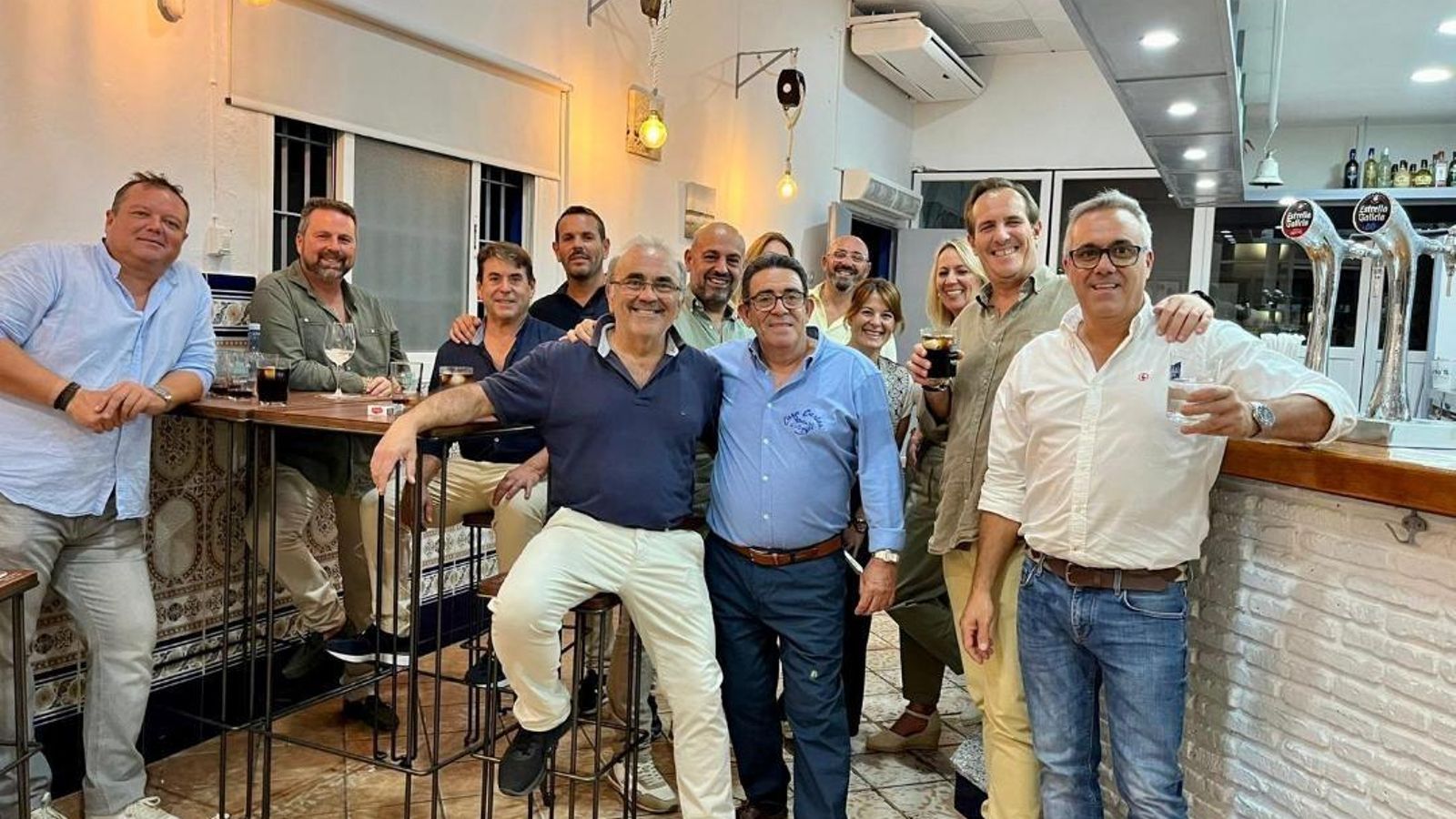 Rafa Saenz, Juan Ángel Pérez, Miguel y Oliver González, Eduardo Guija, Antonio Morales, Juan Carlos Cortés, Manuel Lores, Lucía Botella, Montaña Patiño, Adolfo Pérez y Marcos Cortés. Rafa Saenz, Juan Ángel Pérez, Miguel y Oliver González, Eduardo Guija, Antonio Morales, Juan Carlos Cortés, Manuel Lores, Lucía Botella, Montaña Patiño, Adolfo Pérez y Marcos Cortés.