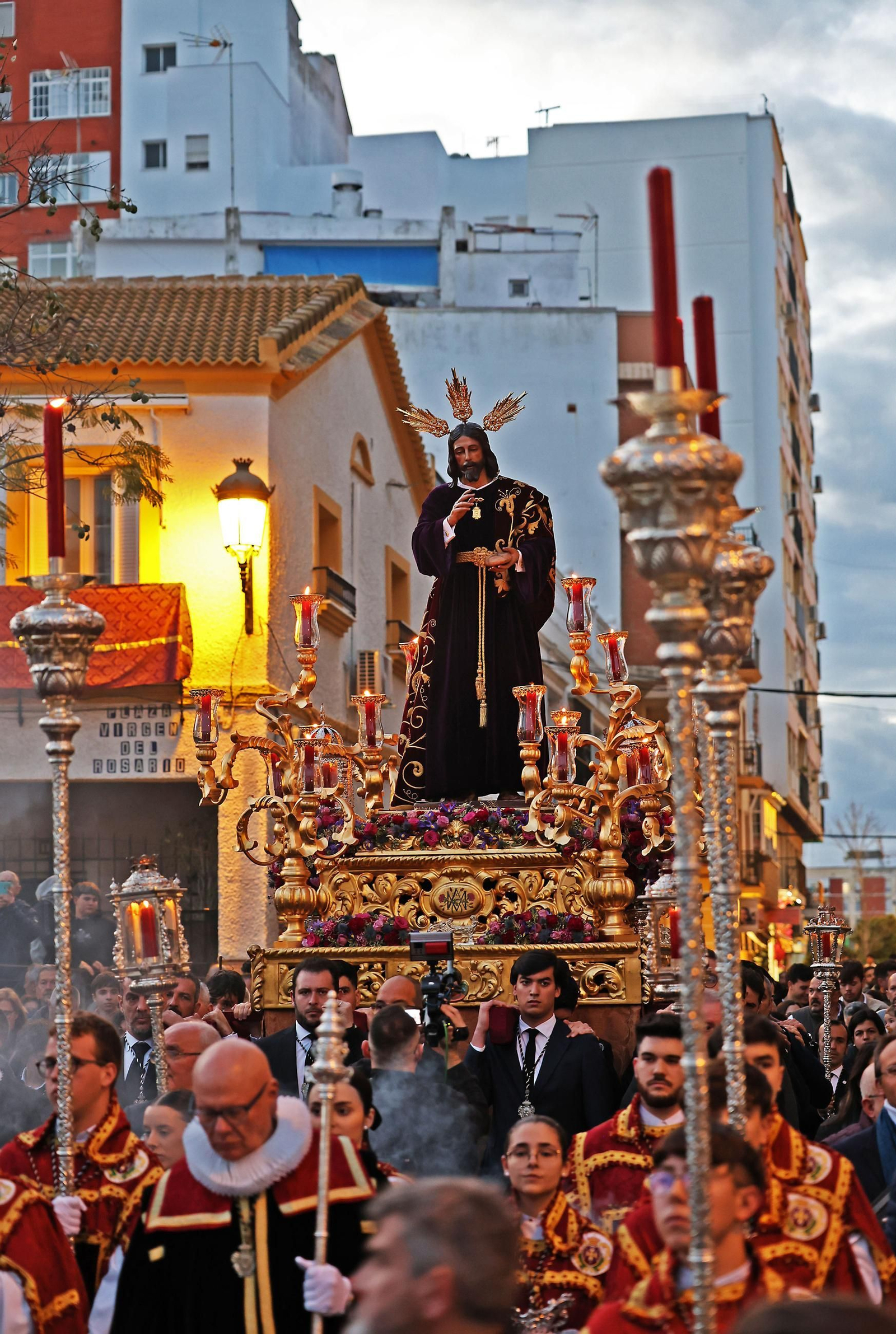 Imágenes del Vía Crucis del Consejo de Cofradías y Hermandades de Huelva