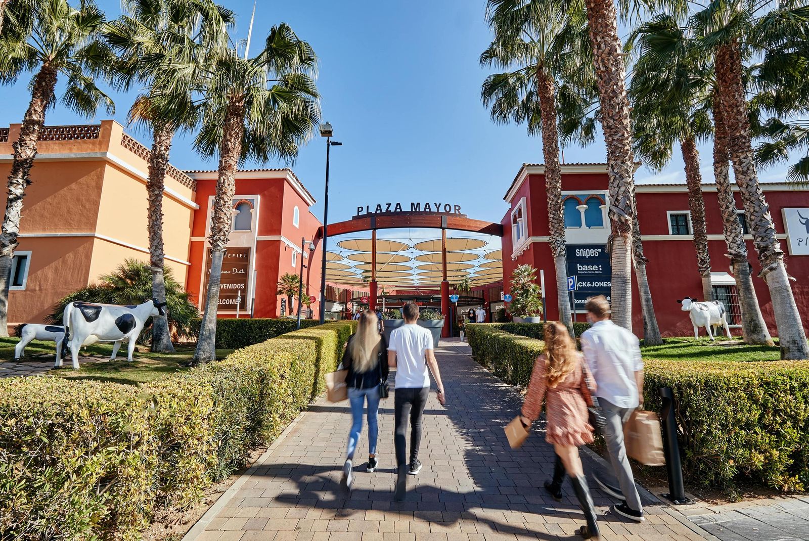Entrada centro comercial Plaza Mayor de Málaga