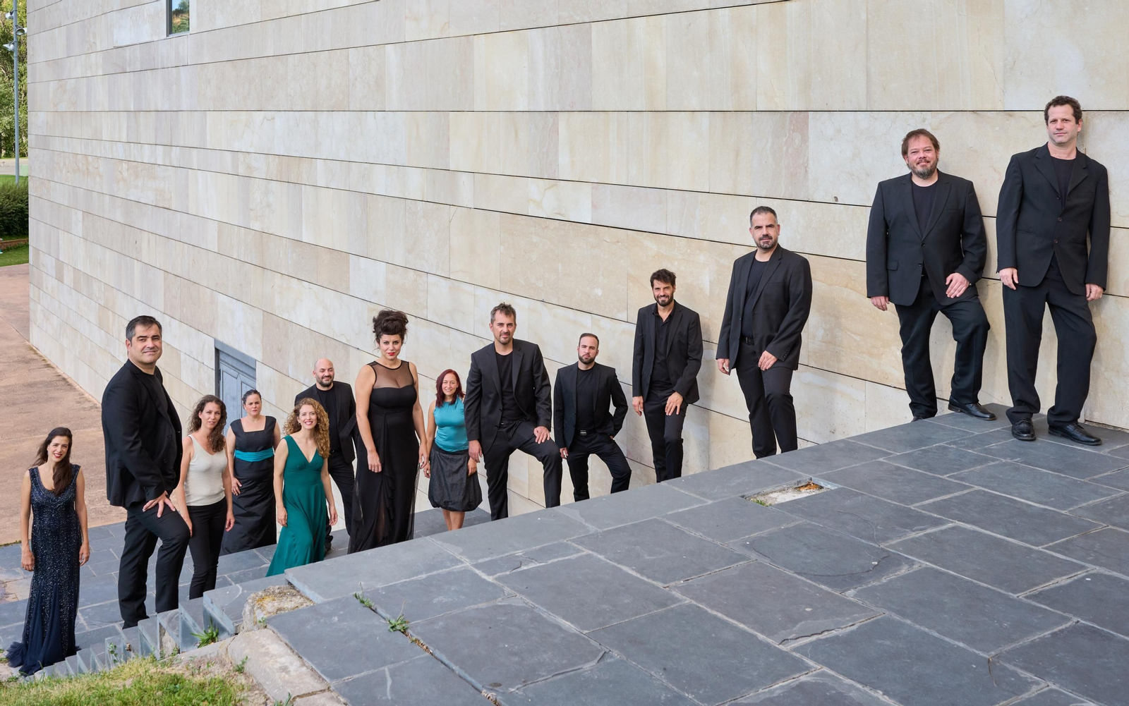 Opera Omnia es un grupo de música antigua que centra su actividad en la recuperación del patrimonio musical.