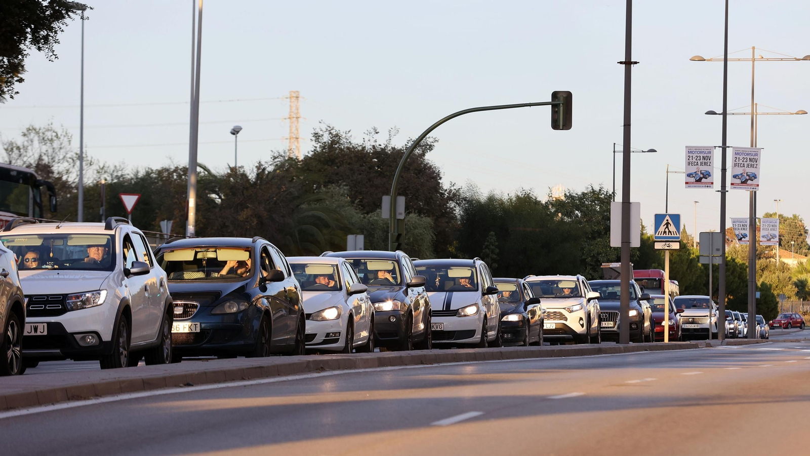 Concentración por la sanidad pública y la atención primaria en el Hospital de Jerez