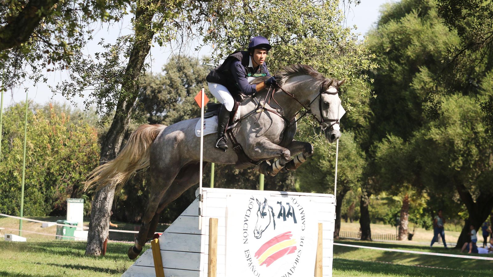 Gonzalo Blasco, montando a 'Starman'.