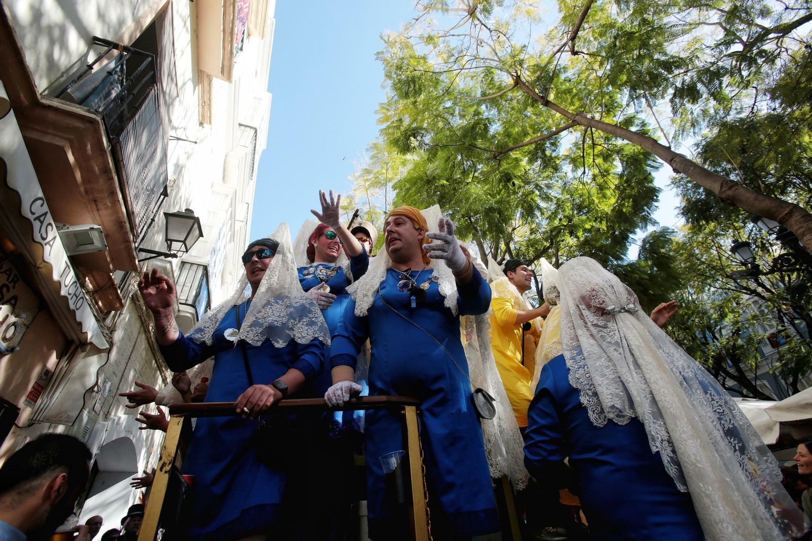 El coro 'Siguiendo tus pasos, Cádiz' en un carrusel del Carnaval 2029.