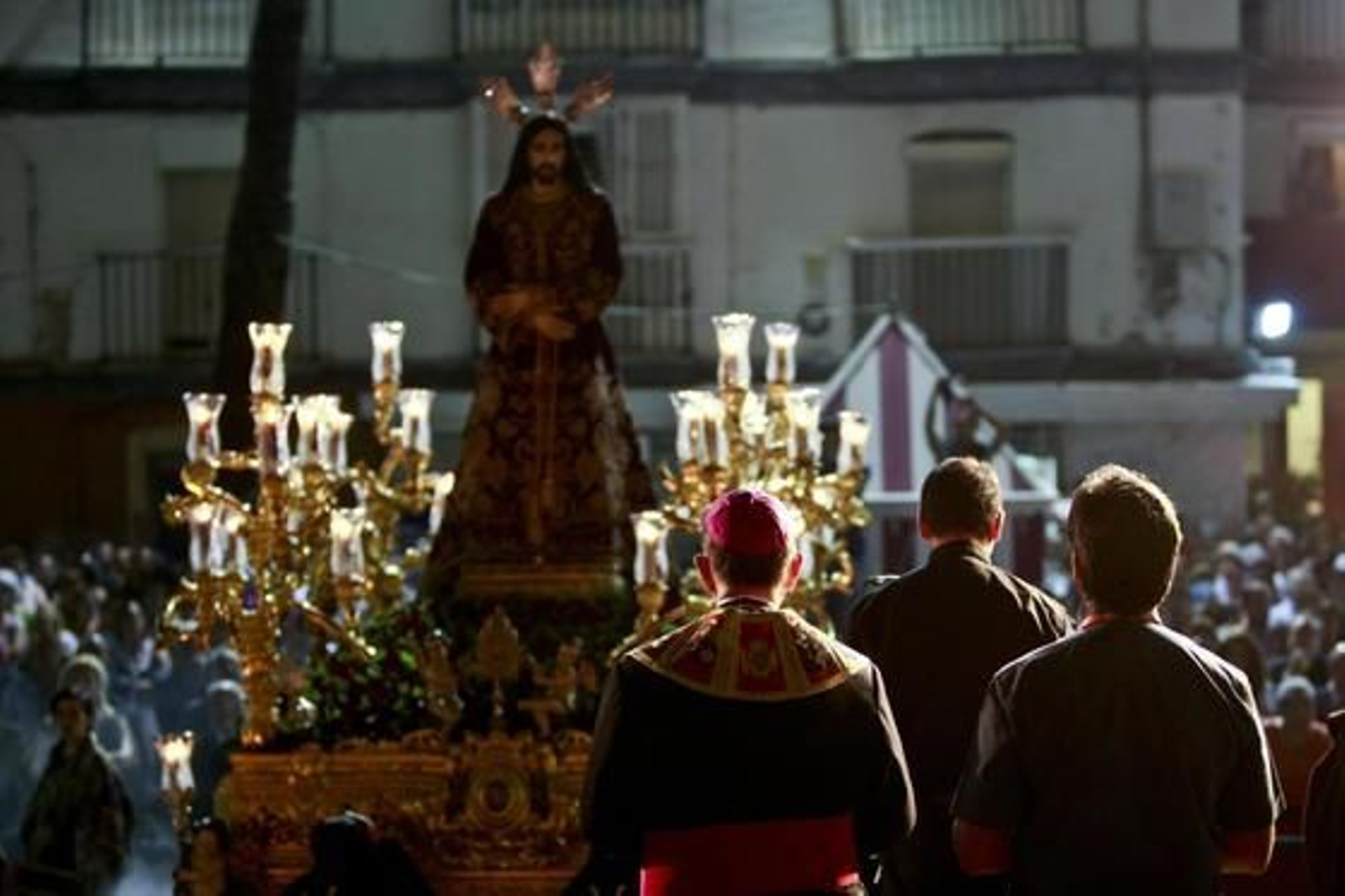 Miles de personas abarrotan las calles de la capital para disfrutar de la  magna de pasos con motivo de la JMJ. Participaron 15 cofradías de la diócesis./Fotos:Julio González

Foto: Julio Gonzalez