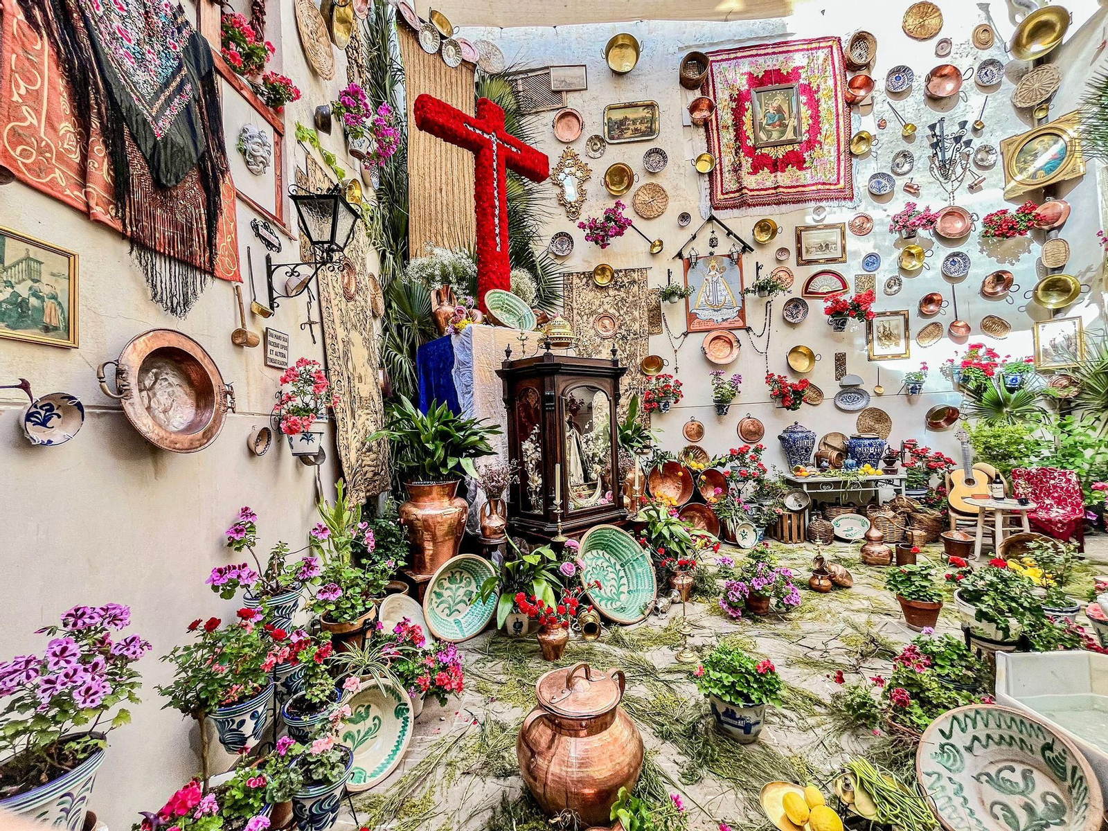 Granada ya vive las Cruces desde el día de antes: las mejores fotos