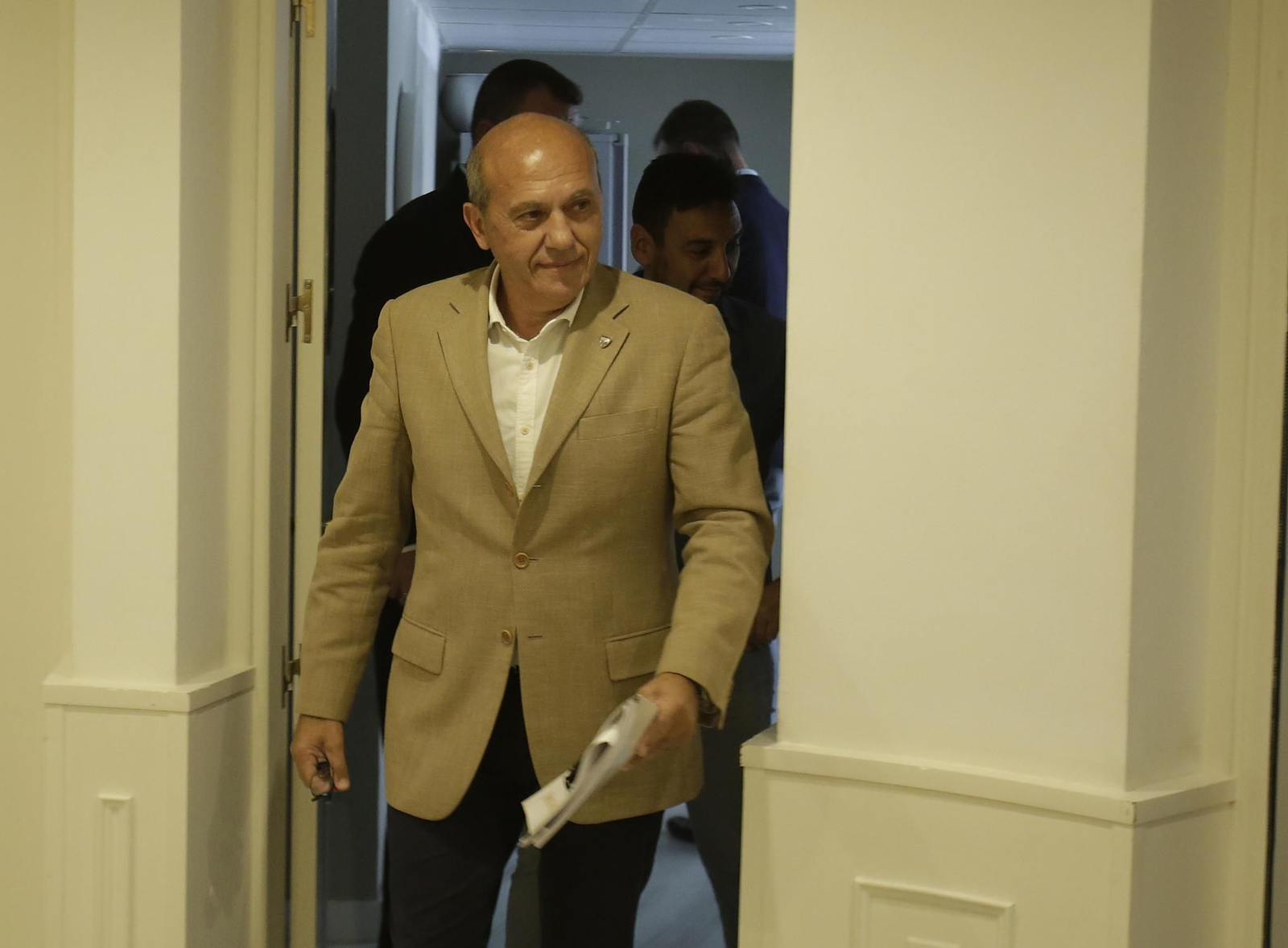 Del Nido, a su llegada al estudio de radio de Cope Sevilla, este jueves.