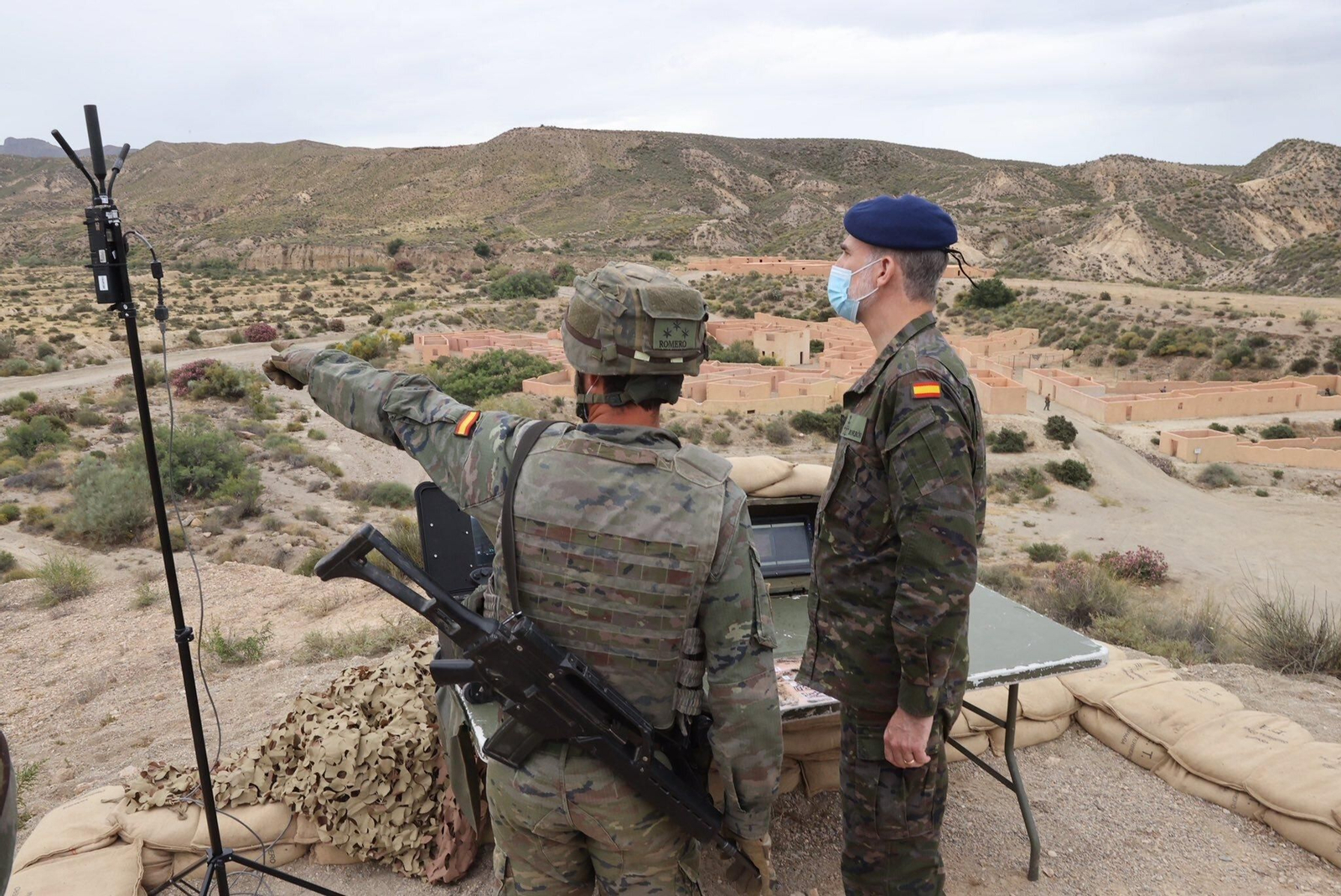 El Rey Felipe VI asiste a un ejercicio militar de la Brigada 2035 en Viator