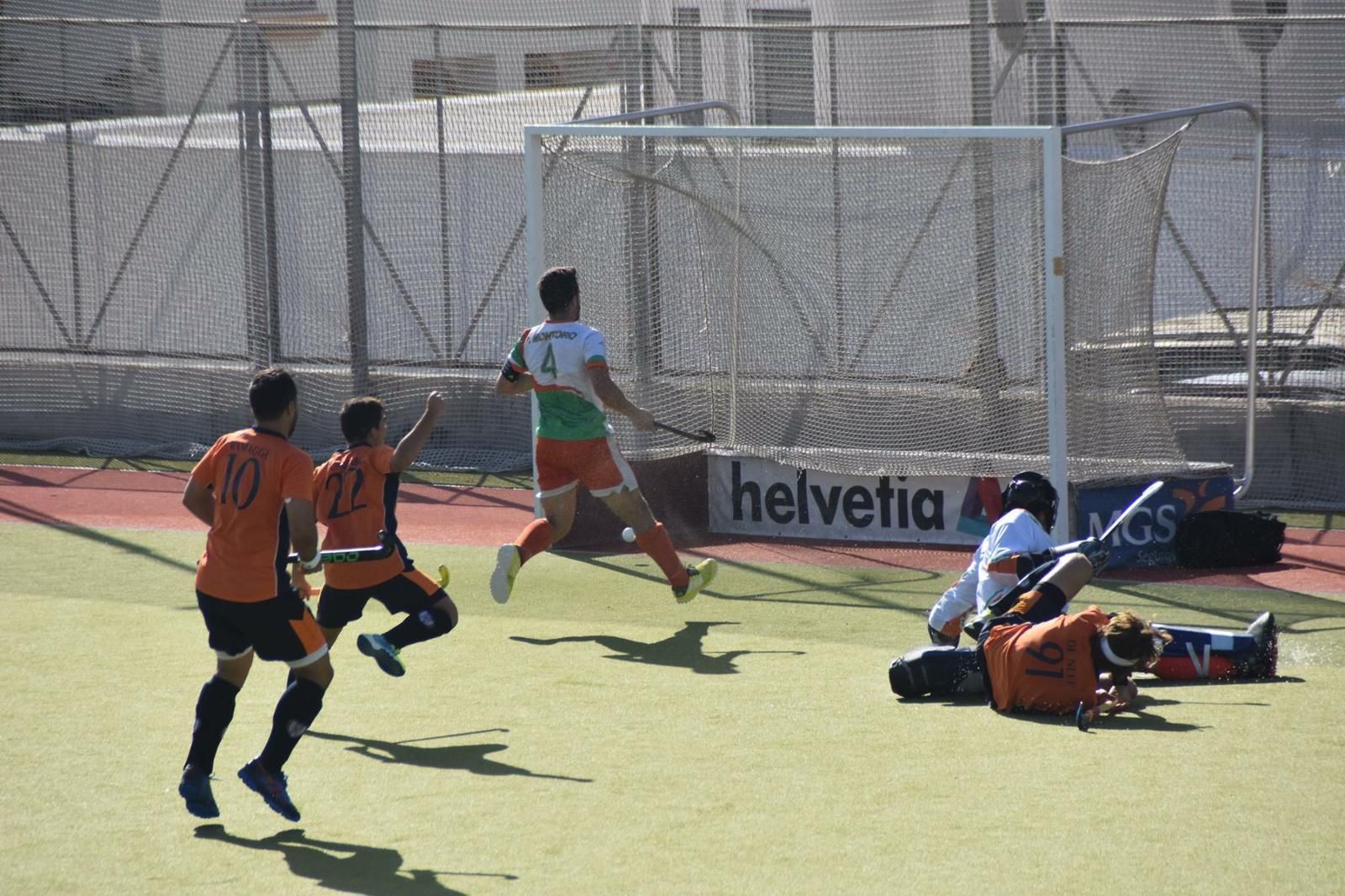 Este es uno de los dos tantos marcados ayer por los naranjas al Giner de los Ríos.