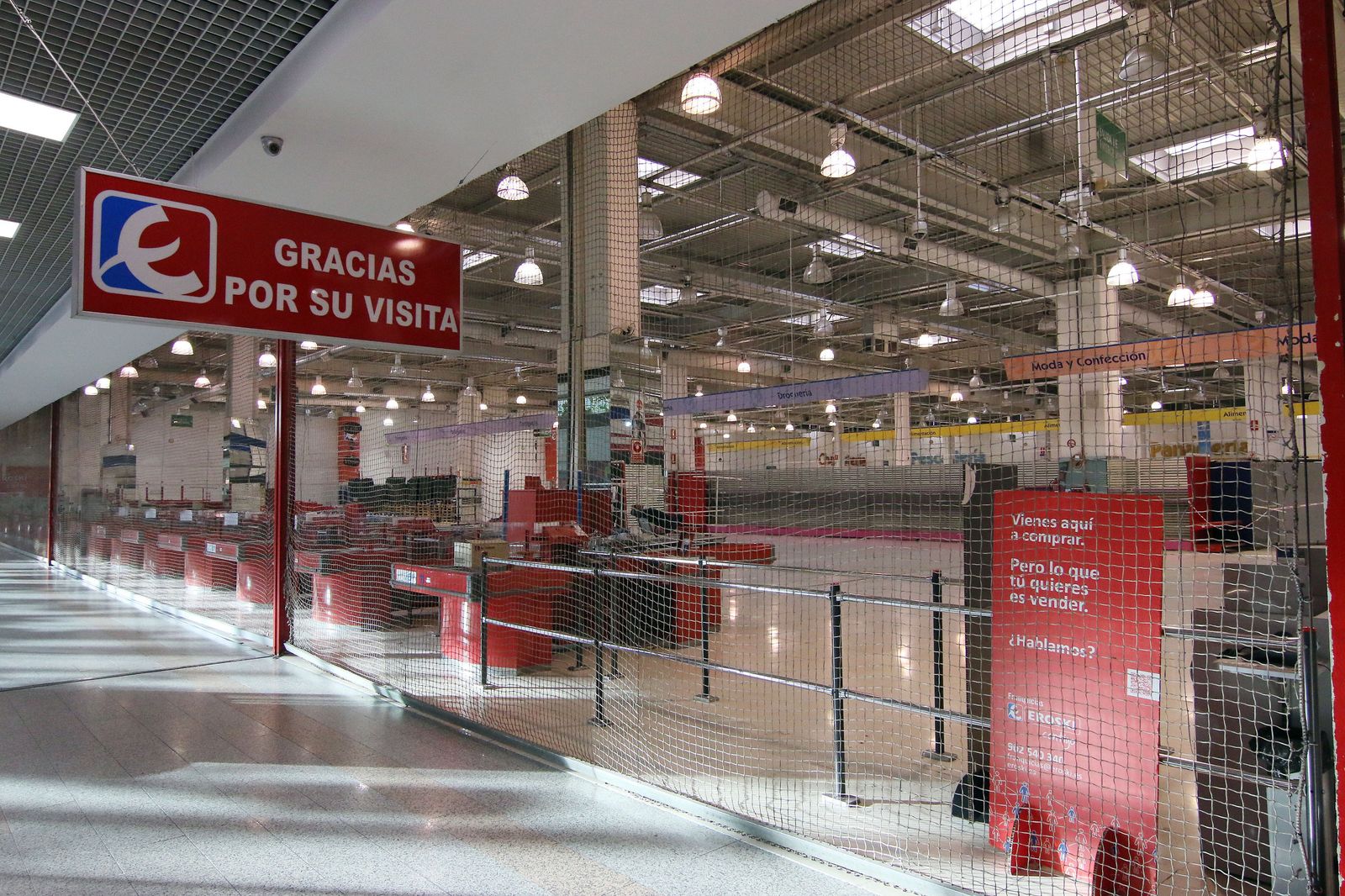 Interior de un supermercado Eroski.