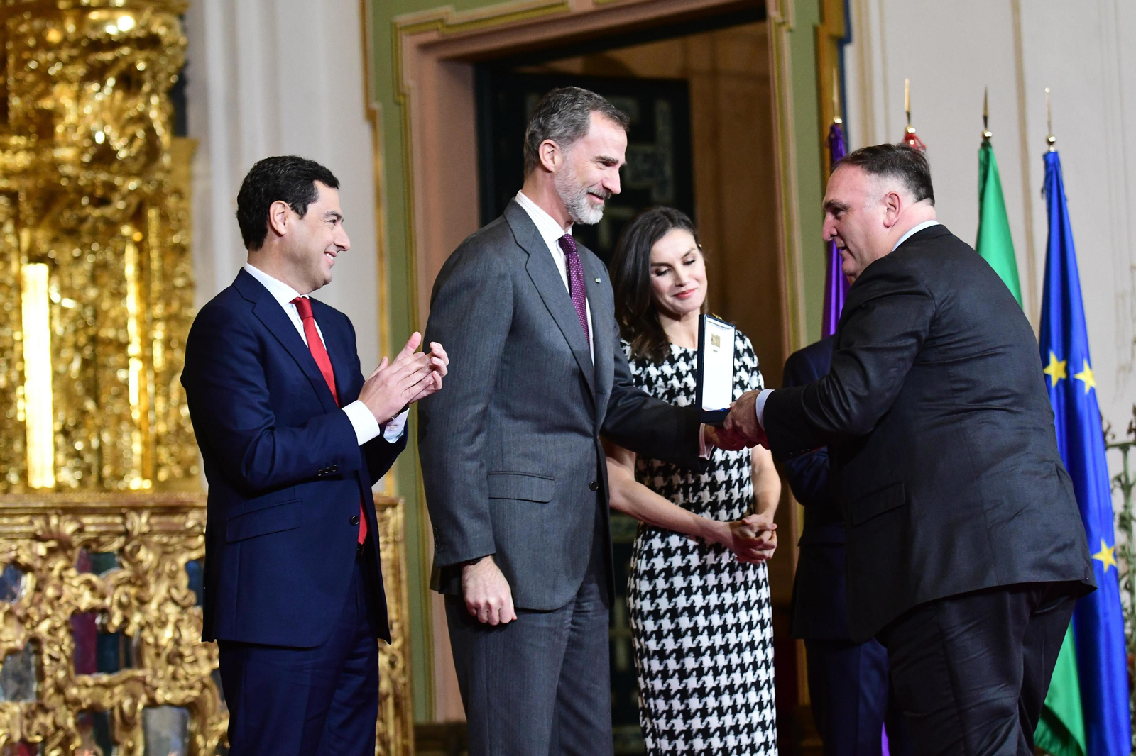 Las imágenes de la entrega de las Medallas de Oro al Mérito en las Bellas Artes entregadas en Córdoba.