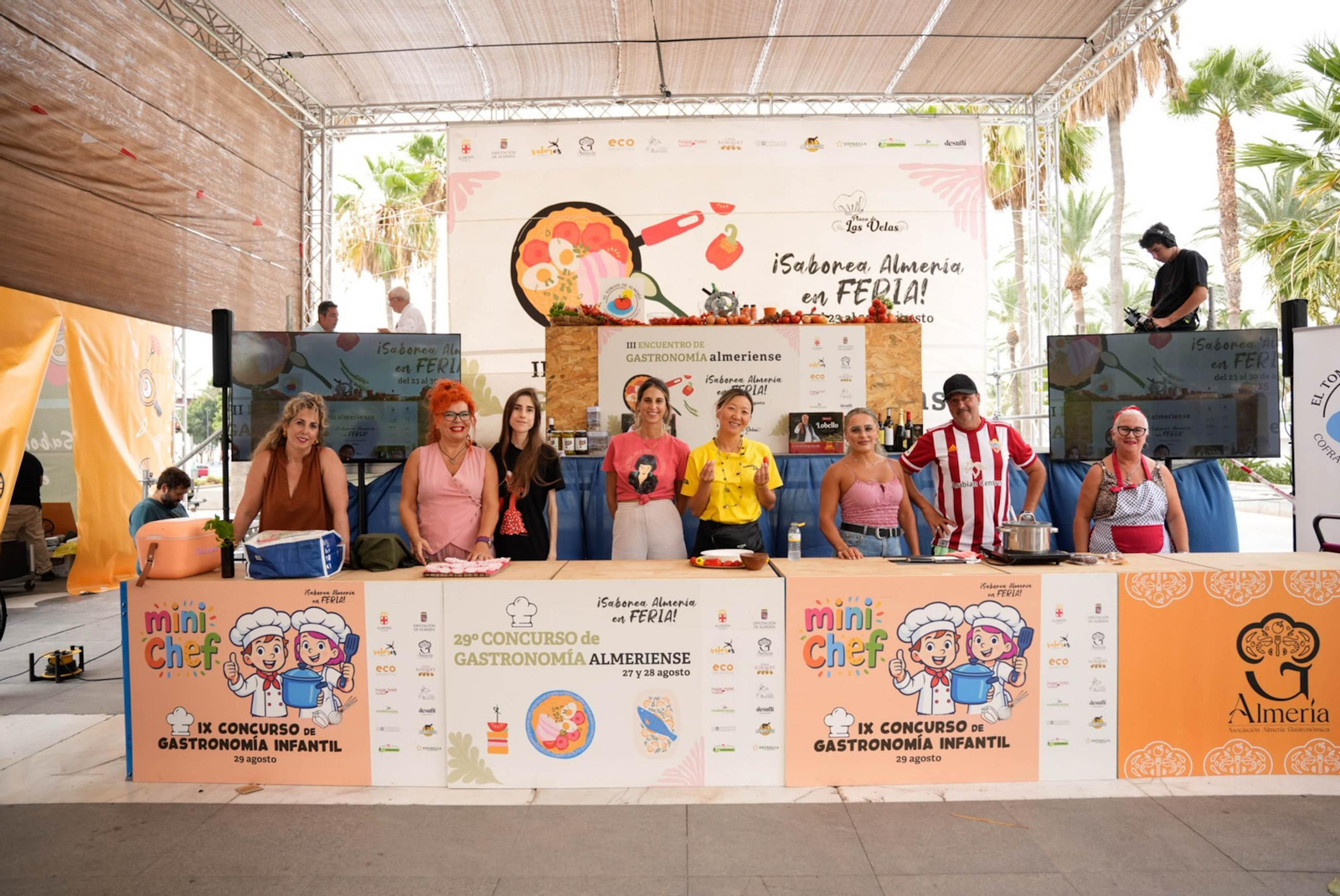 La Cofradía del Tomate y la semifinal del concurso gastronómico de la Feria de Almería, en imágenes