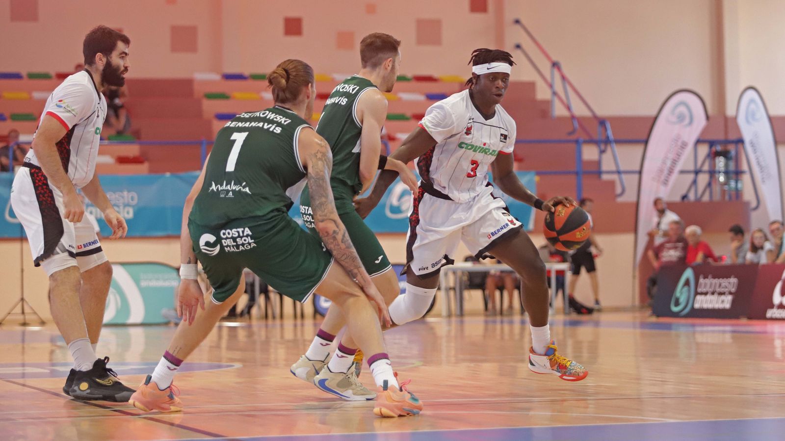 Las mejores fotos del Unicaja - CB Granada en La Línea