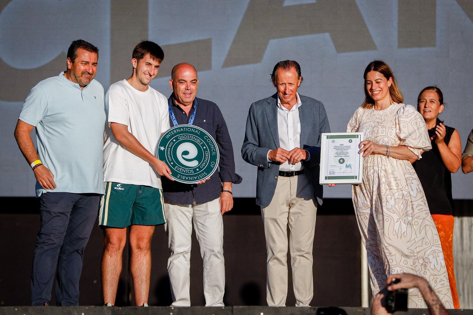 Déborah y Rafa Casillas, promotores de Concert Music Festival, recogen el certificado QSostenibles Eventos por quinto año consecutivo