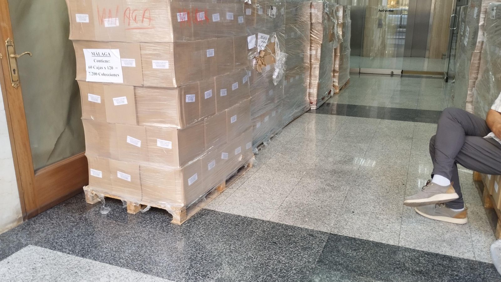 Papeletas de las candidaturas que deben ser metidas en sobre contrarreloj para el voto por correo.