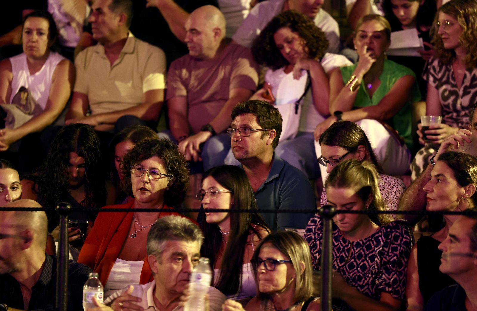 Búscate en el concierto de Hombres G