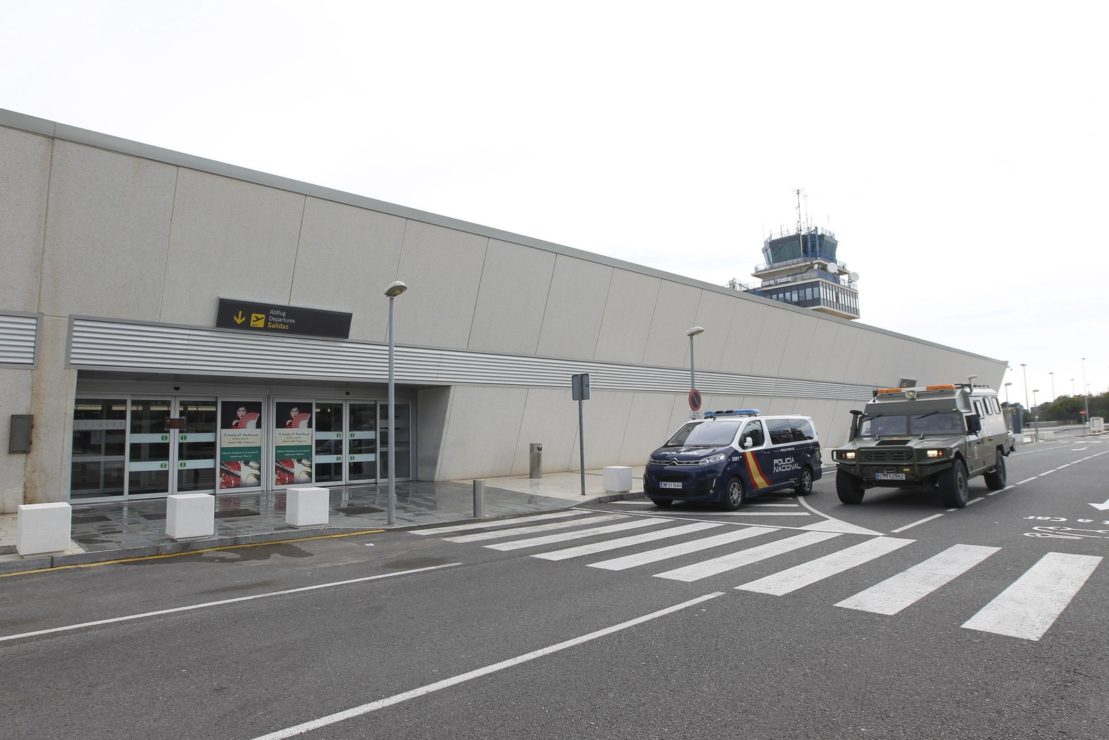 Fotogalería actuación INFOCA y UME por el coronavirus en Almería. Covid-19