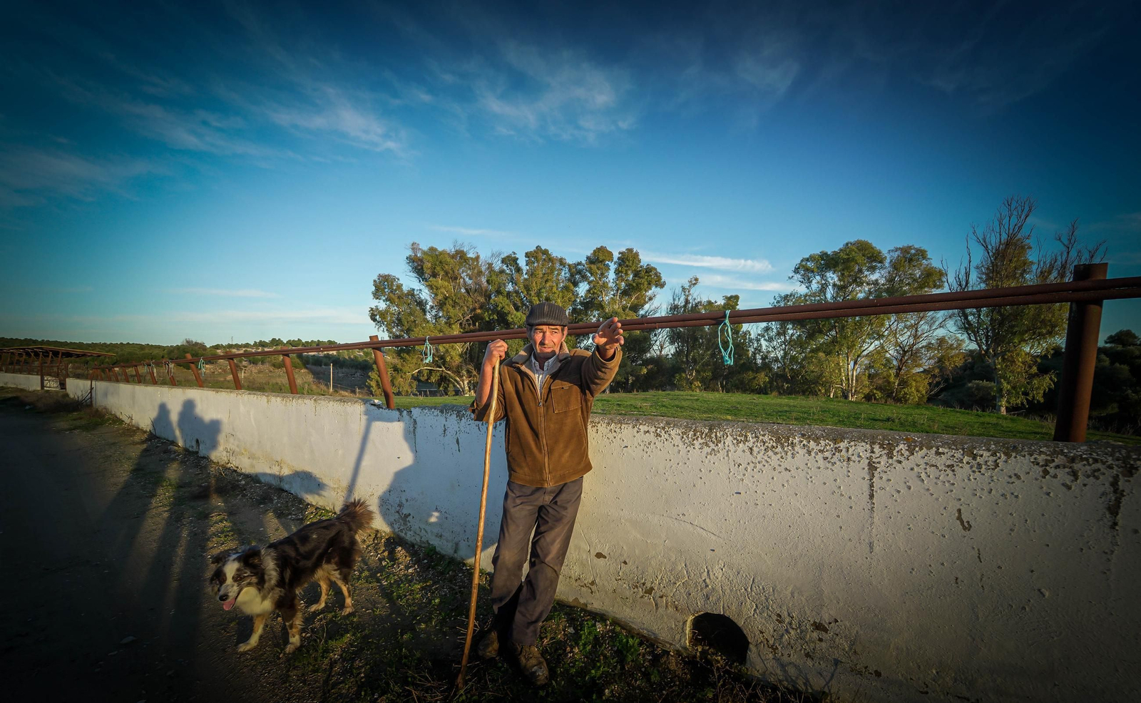Imágenes de los vecinos de Mesas de Asta en los terrenos de Asta Regia
