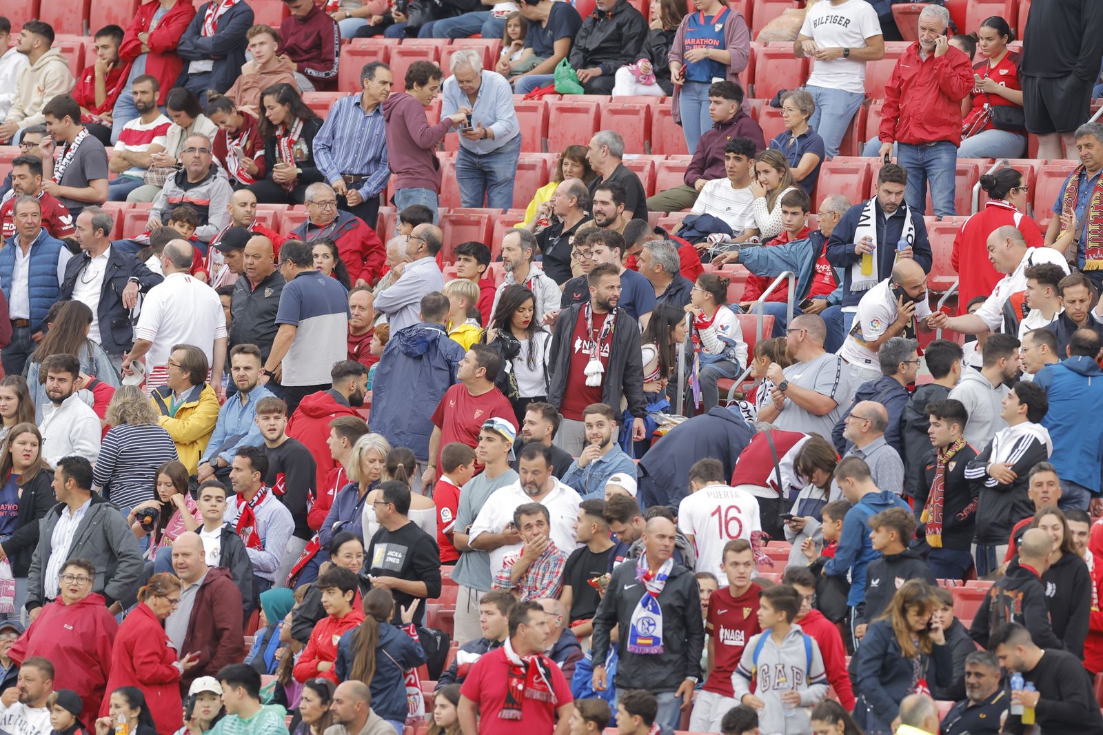 Búscate en las fotos del Sevilla-Madrid