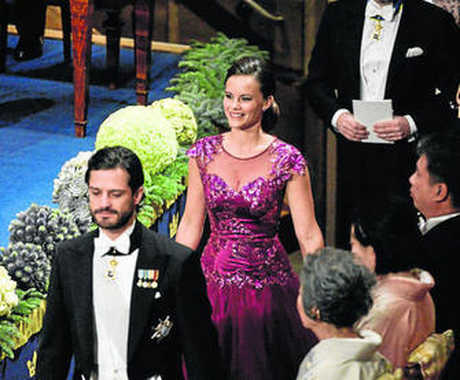 Arriba, la entrada de Sofía Hellqvist; abajo, la princesa Victoria.