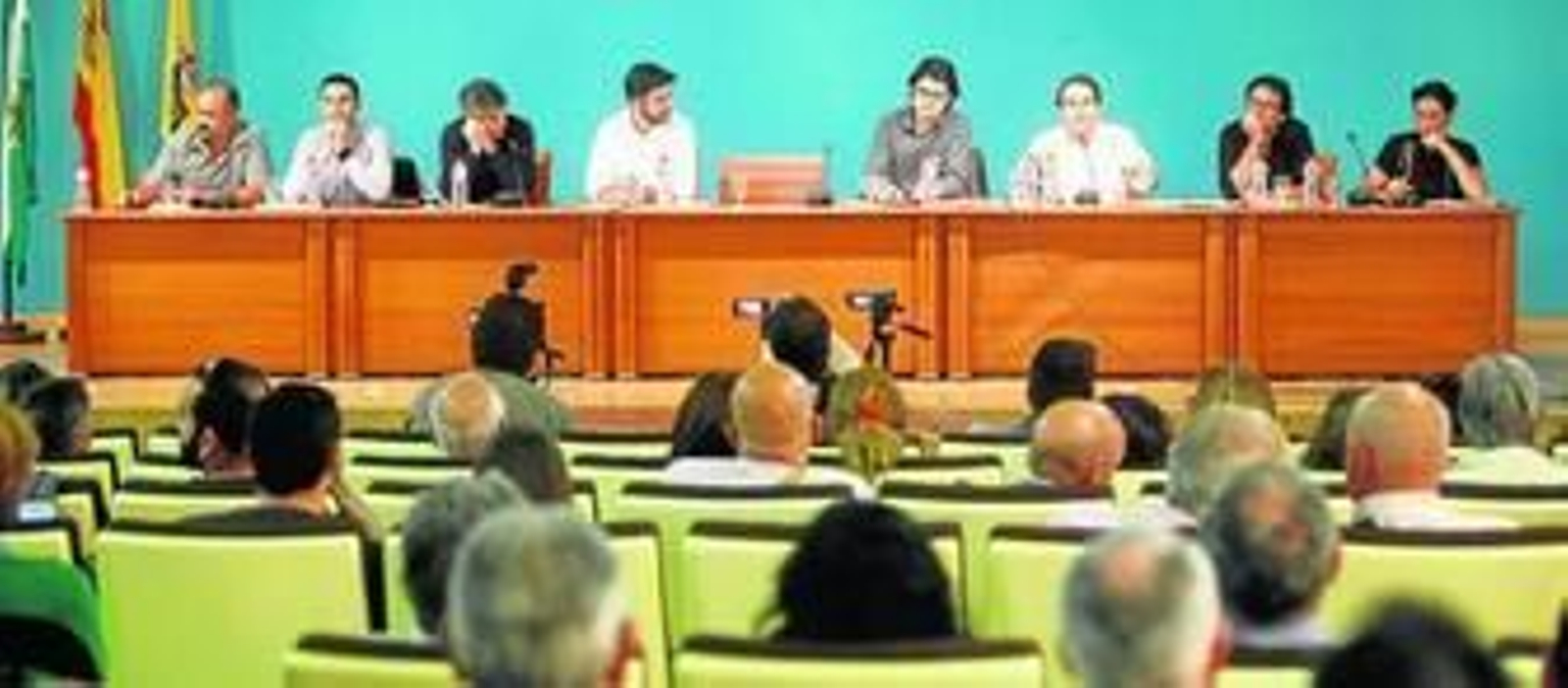 De izquierda a derecha, los candidatos a la Alcaldía Martín Vila, Juan Manuel Pérez Dorao, Fran González, Felipe Marín, José David Sánchez y José María González 'Kichi'.