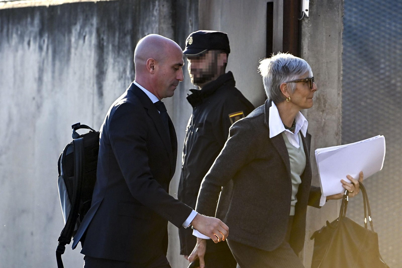 Las fotos del día de la declaración de Rubiales en el juicio