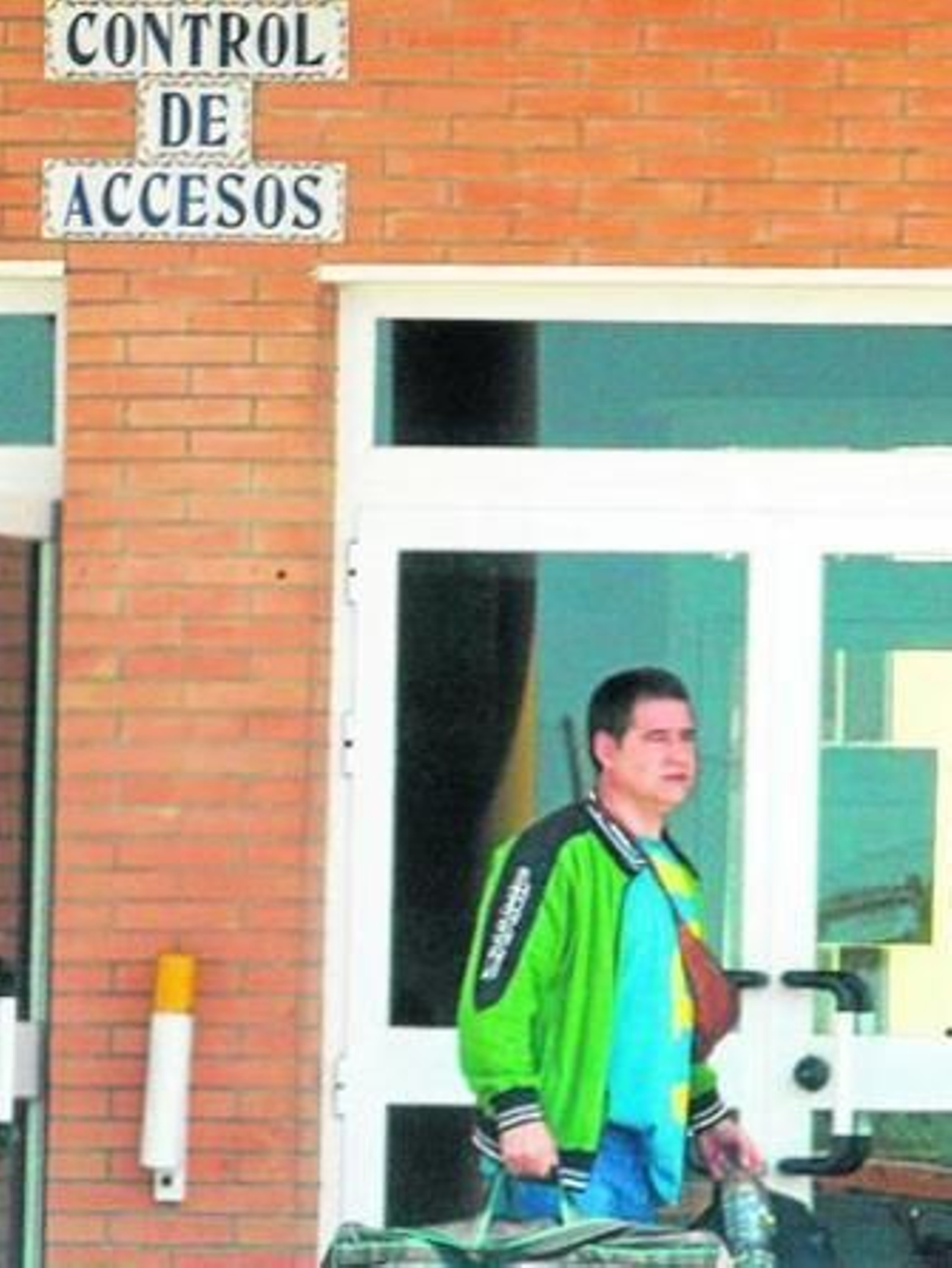 Troitiño, en el momento de abandonar el miércoles el centro penitenciario de Huelva.