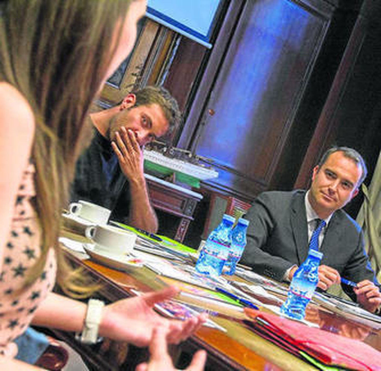 Amós García durante una reunión con responsables del área.